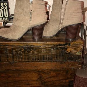 Woman’s size 8 boots